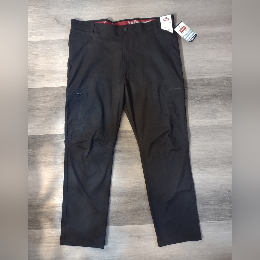 Wrangler Men's Outdoor Black Cargo Pants